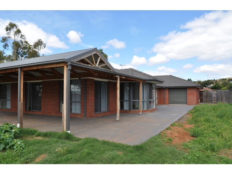 21 Cairns Drive, Bacchus Marsh VIC 3340