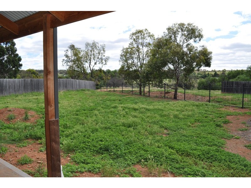 21 Cairns Drive, Bacchus Marsh VIC 3340