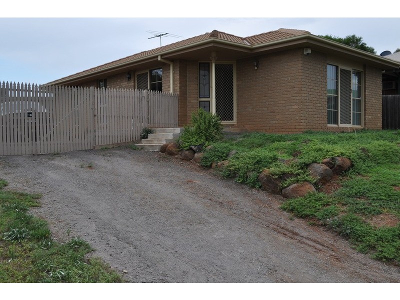 124 Underbank Boulevard, Bacchus Marsh VIC 3340