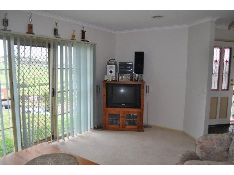 124 Underbank Boulevard, Bacchus Marsh VIC 3340