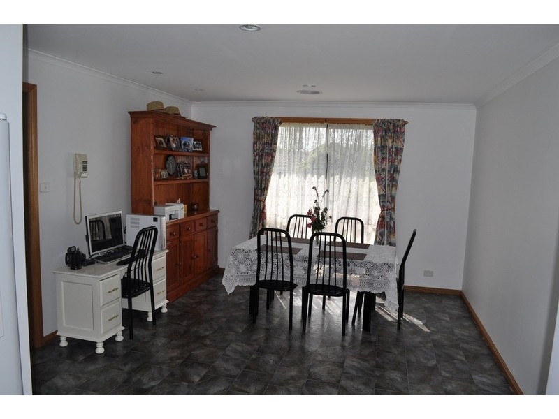 32 Cairns Drive, Bacchus Marsh VIC 3340