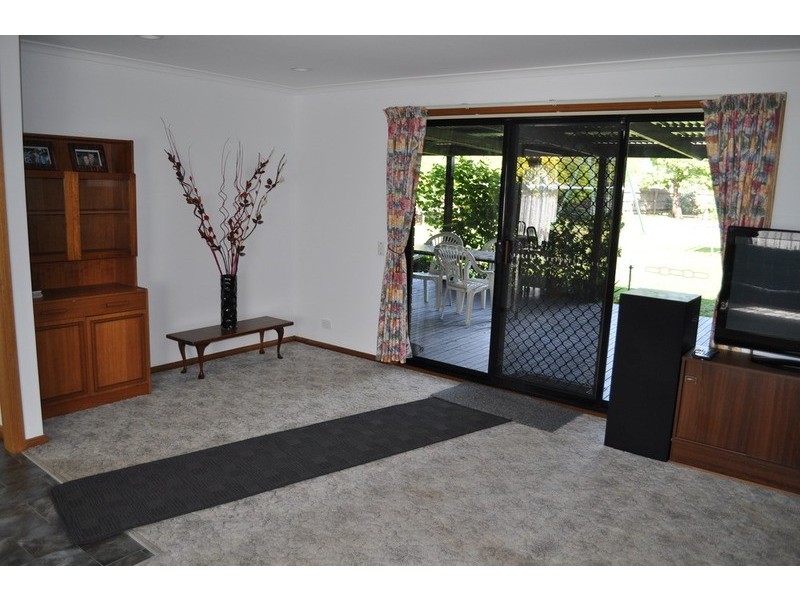 32 Cairns Drive, Bacchus Marsh VIC 3340