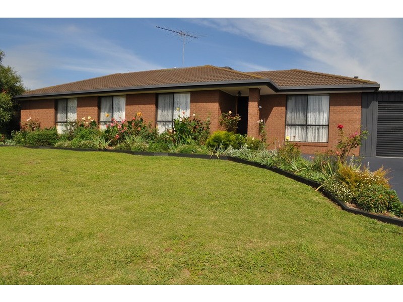 32 Cairns Drive, Bacchus Marsh VIC 3340