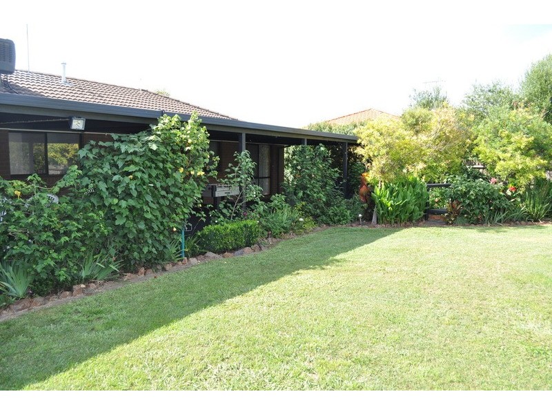 32 Cairns Drive, Bacchus Marsh VIC 3340