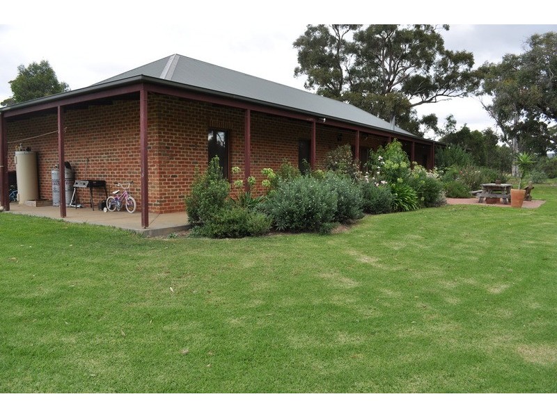 72 Quakes Road, Balliang VIC 3340