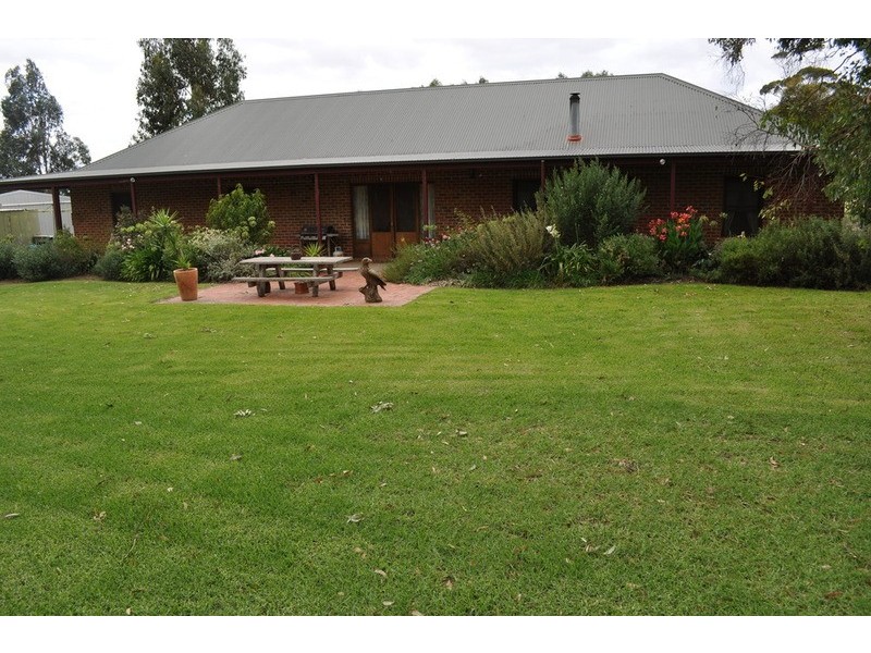 72 Quakes Road, Balliang VIC 3340