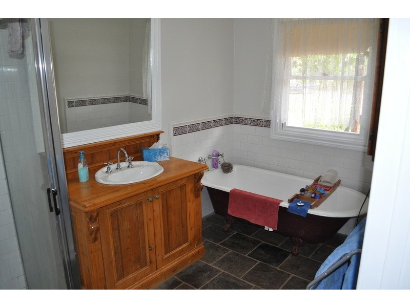 72 Quakes Road, Balliang VIC 3340