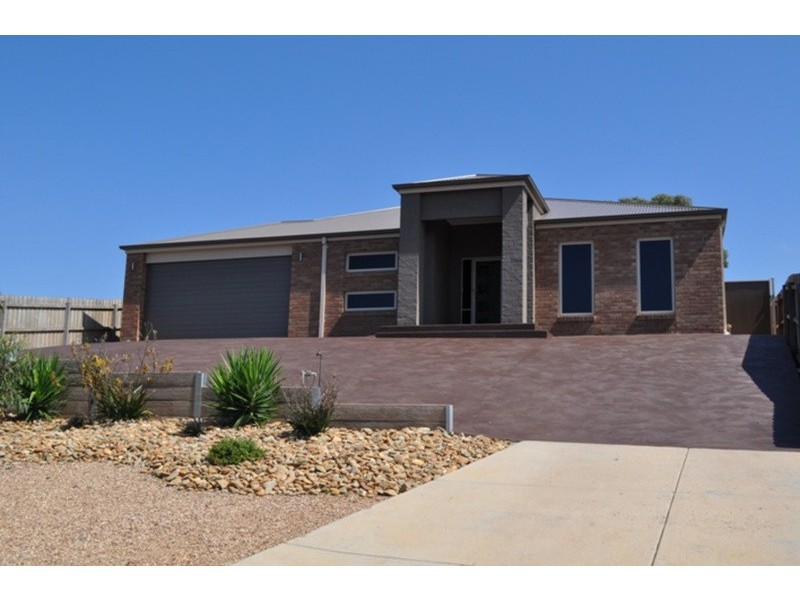 27 Ruddick Place, Bacchus Marsh VIC 3340