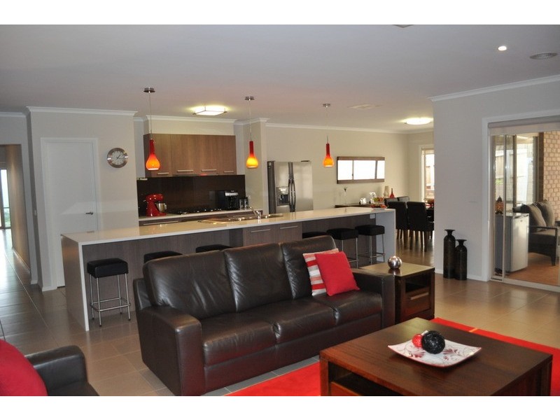 27 Ruddick Place, Bacchus Marsh VIC 3340