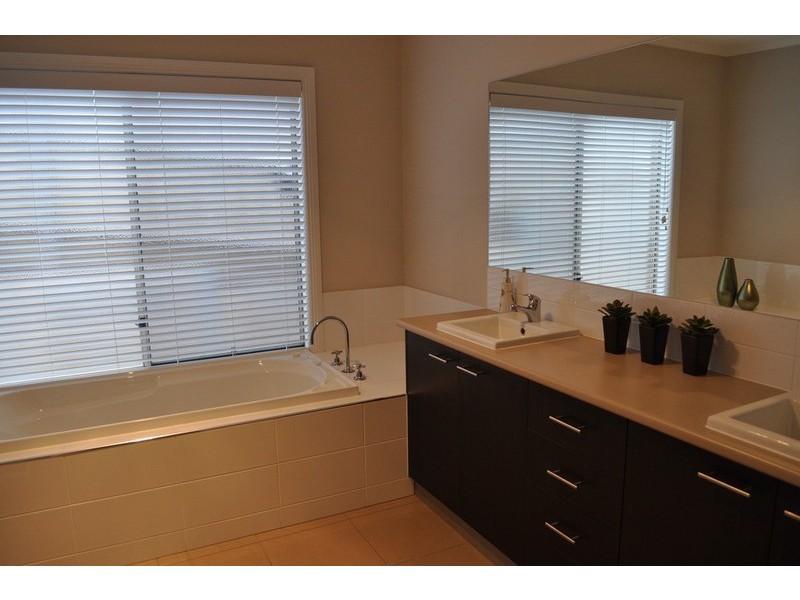 27 Ruddick Place, Bacchus Marsh VIC 3340