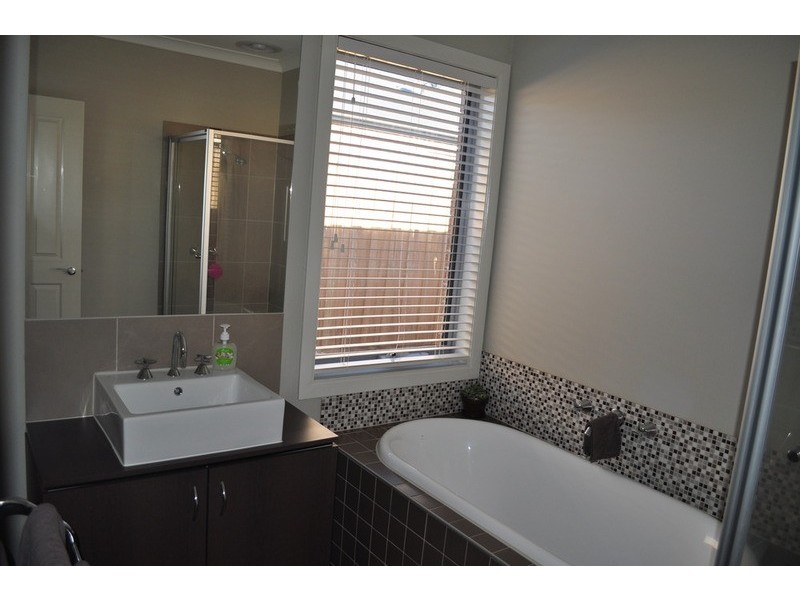 21 Silverdale Drive, Bacchus Marsh VIC 3340