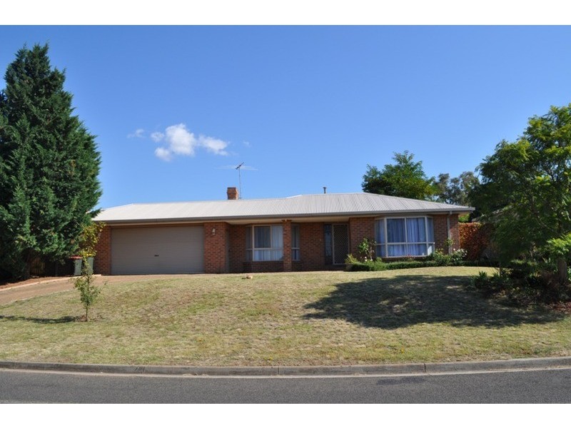 74 Underbank Boulevard, Bacchus Marsh VIC 3340