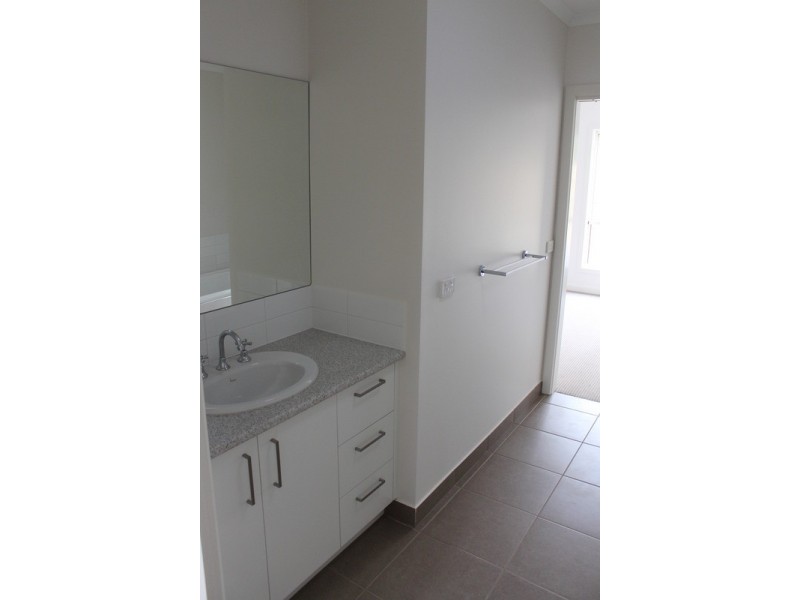 1 2 & 3/36 Gaynor Street, Bacchus Marsh VIC 3340