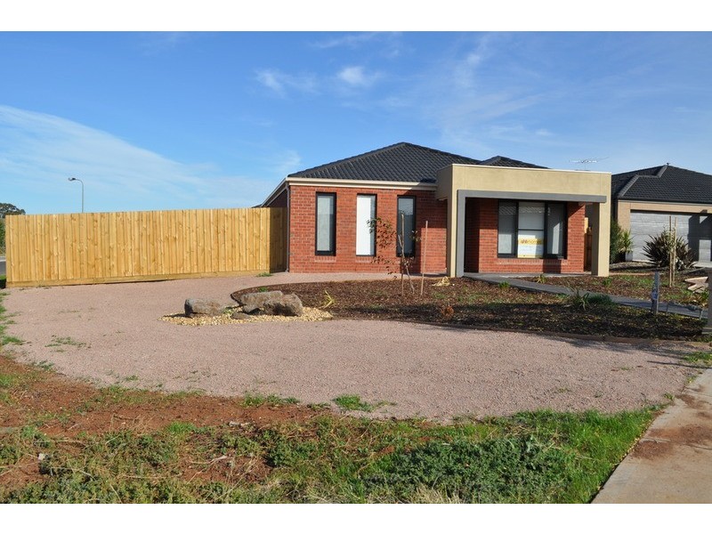 2 Dewar Crescent, Bacchus Marsh VIC 3340