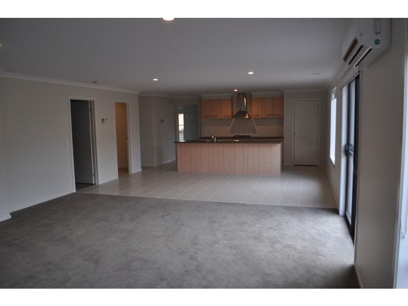 2 Dewar Crescent, Bacchus Marsh VIC 3340