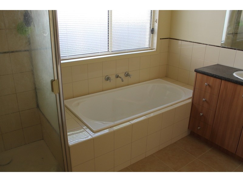 7 McLennan Avenue, Bacchus Marsh VIC 3340