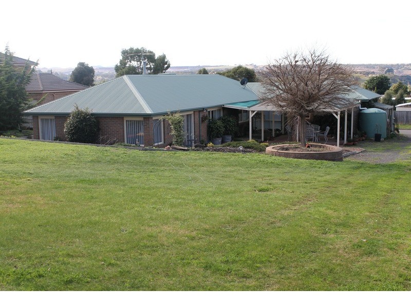 42 Horder Crescent, Darley VIC 3340