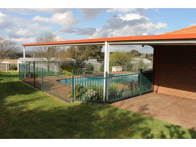 4 Barry Street, Bacchus Marsh VIC 3340