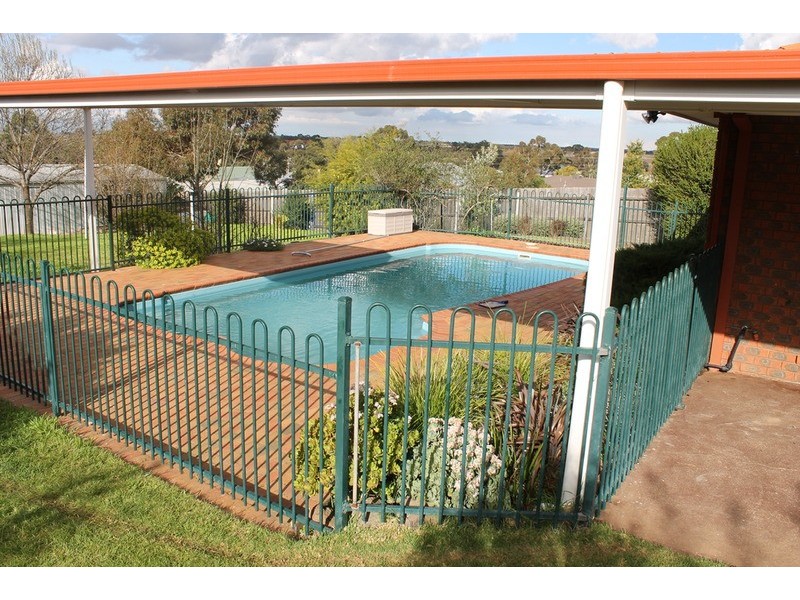 4 Barry Street, Bacchus Marsh VIC 3340