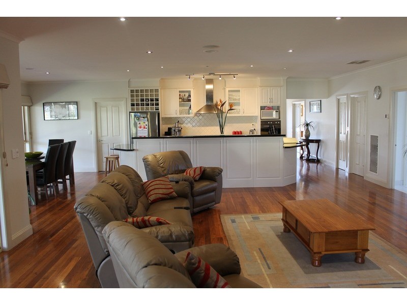 14 Suttonleigh Way, Bacchus Marsh VIC 3340