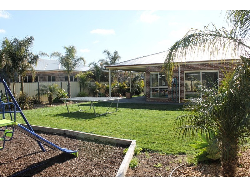 14 Suttonleigh Way, Bacchus Marsh VIC 3340