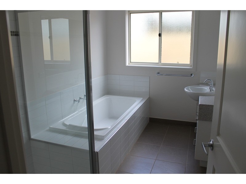 1 2 3/36 Gaynor Street, Bacchus Marsh VIC 3340