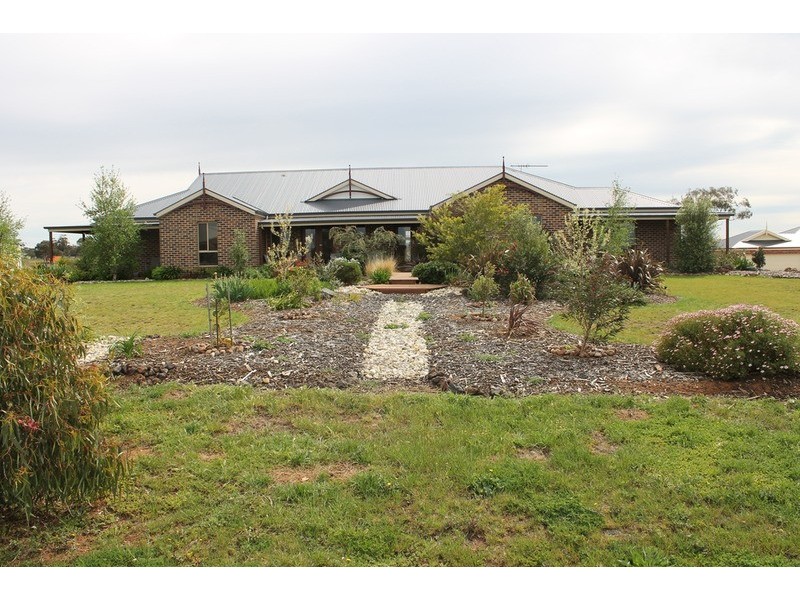 19 Ruxton Way, Bacchus Marsh VIC 3340