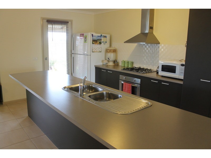 19 Ruxton Way, Bacchus Marsh VIC 3340