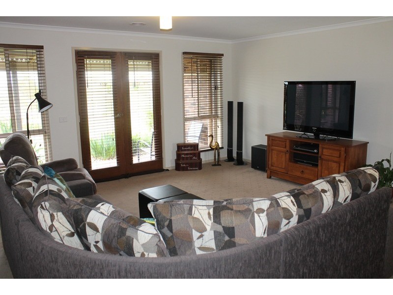 19 Ruxton Way, Bacchus Marsh VIC 3340