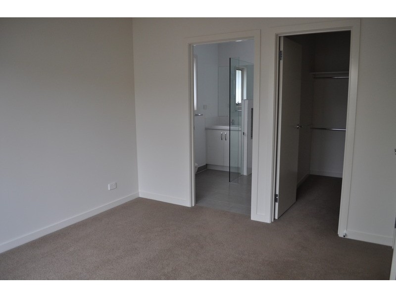 2/3 Donald Street, Bacchus Marsh VIC 3340