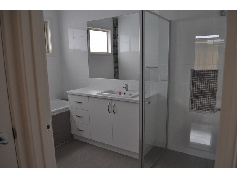 2/3 Donald Street, Bacchus Marsh VIC 3340