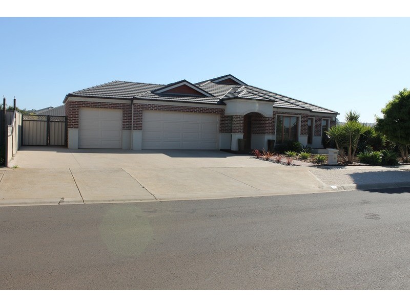 13 Suttonleigh Way, Darley VIC 3340