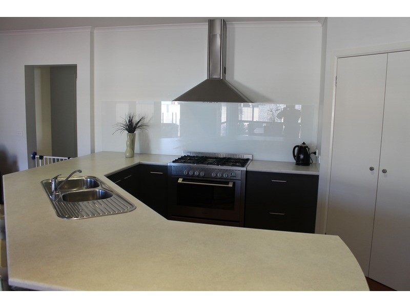 13 Suttonleigh Way, Darley VIC 3340