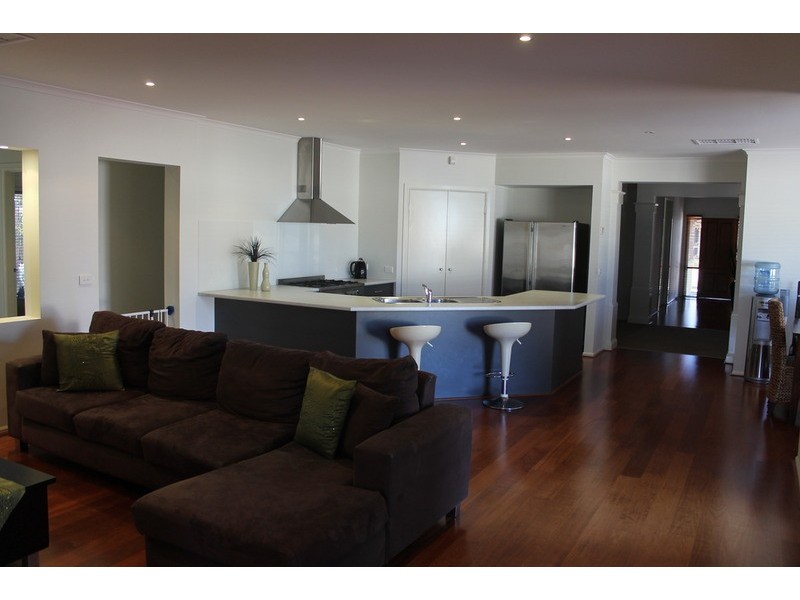 13 Suttonleigh Way, Darley VIC 3340