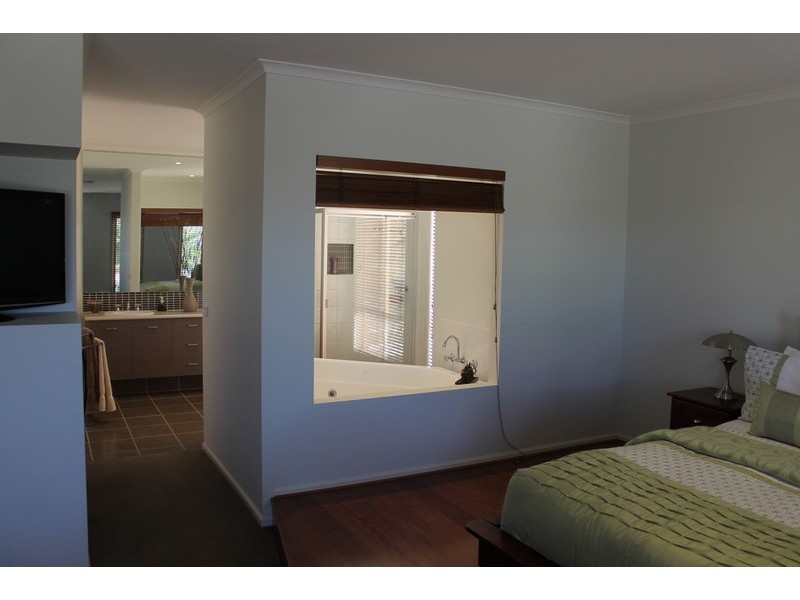 13 Suttonleigh Way, Darley VIC 3340