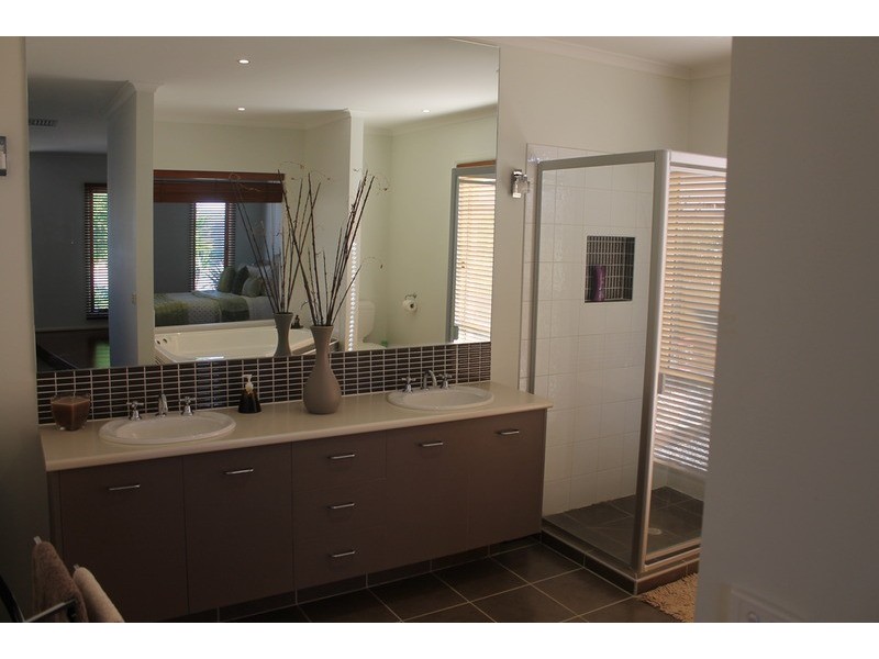 13 Suttonleigh Way, Darley VIC 3340