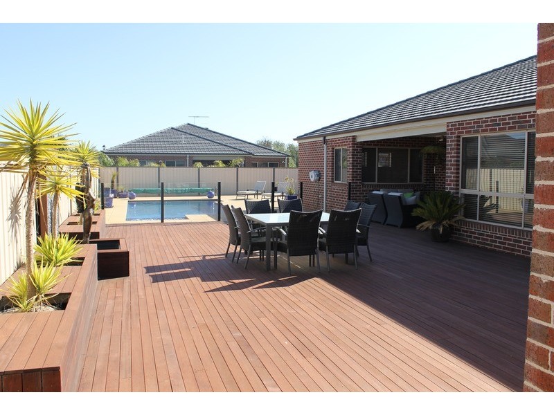 13 Suttonleigh Way, Darley VIC 3340