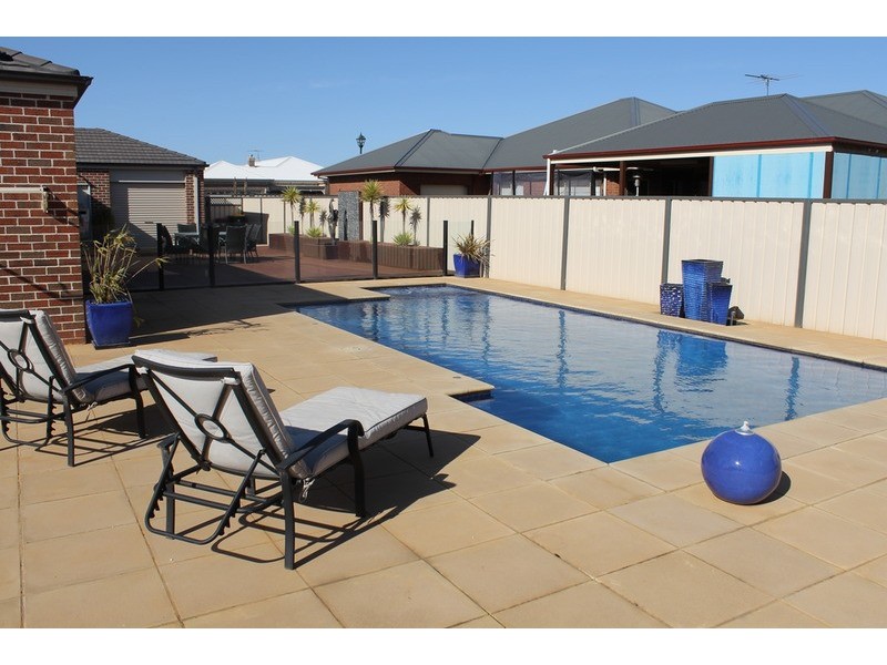 13 Suttonleigh Way, Darley VIC 3340