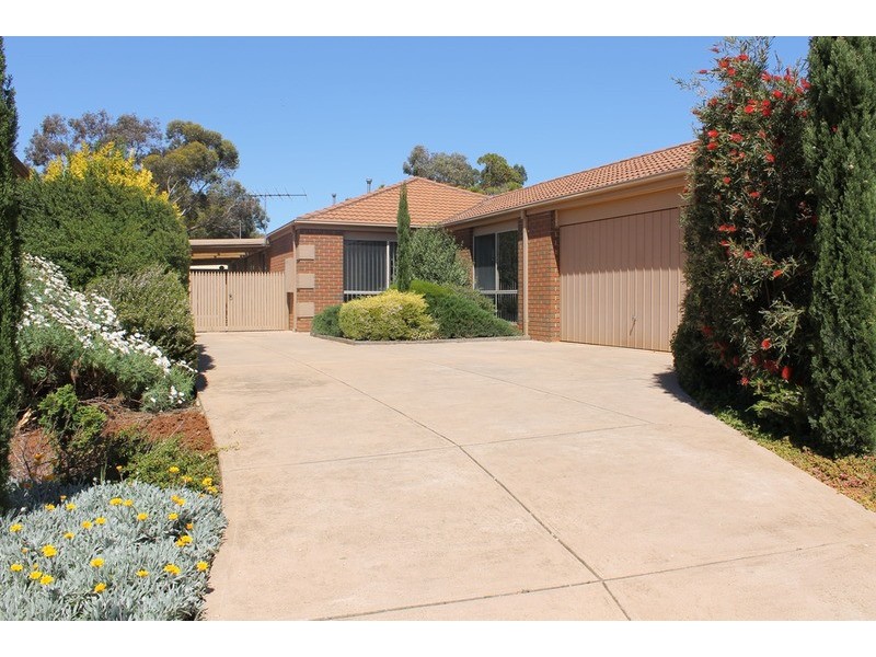 13 Clifton Drive, Bacchus Marsh VIC 3340