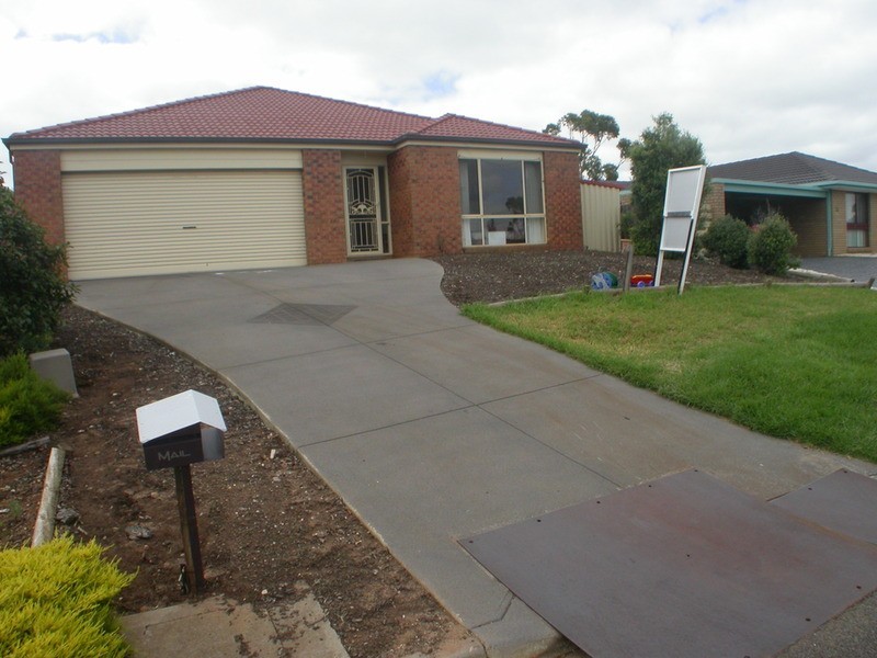 9 Tulloch Court, Bacchus Marsh VIC 3340