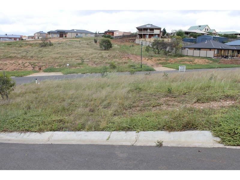 28 Lewis Street, Bacchus Marsh VIC 3340