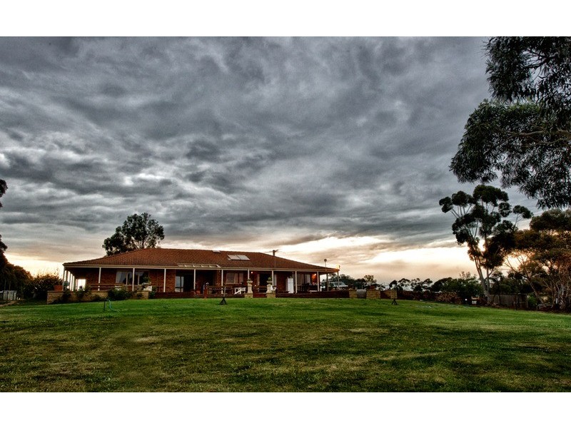 25 Lark Road, Exford VIC 3338