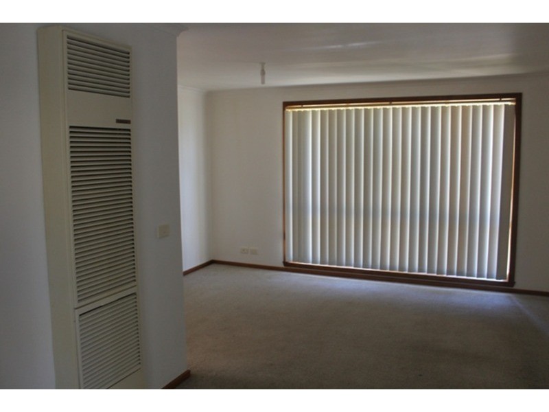 2/28 Labilliere  Street, Bacchus Marsh VIC 3340