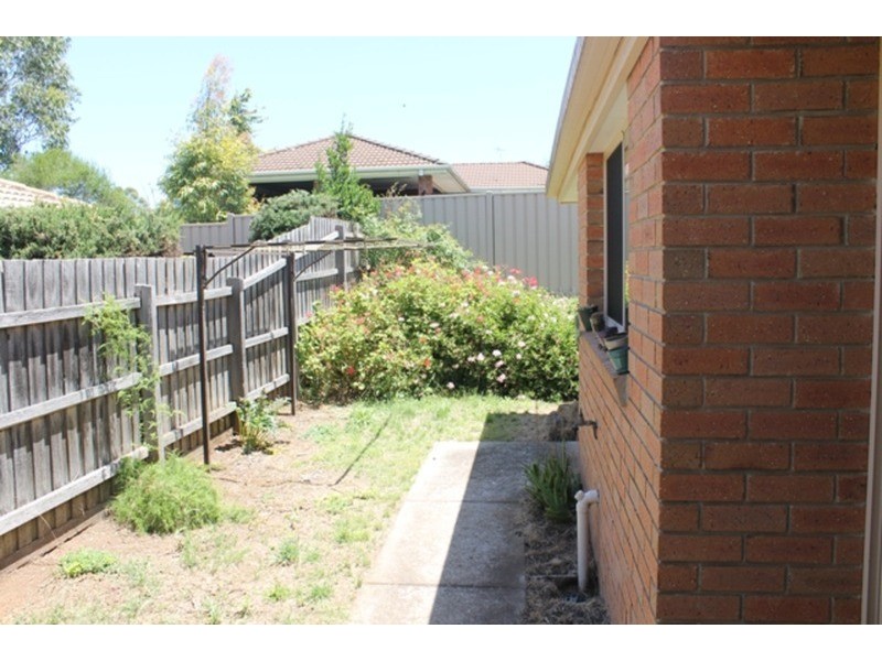 2/28 Labilliere  Street, Bacchus Marsh VIC 3340