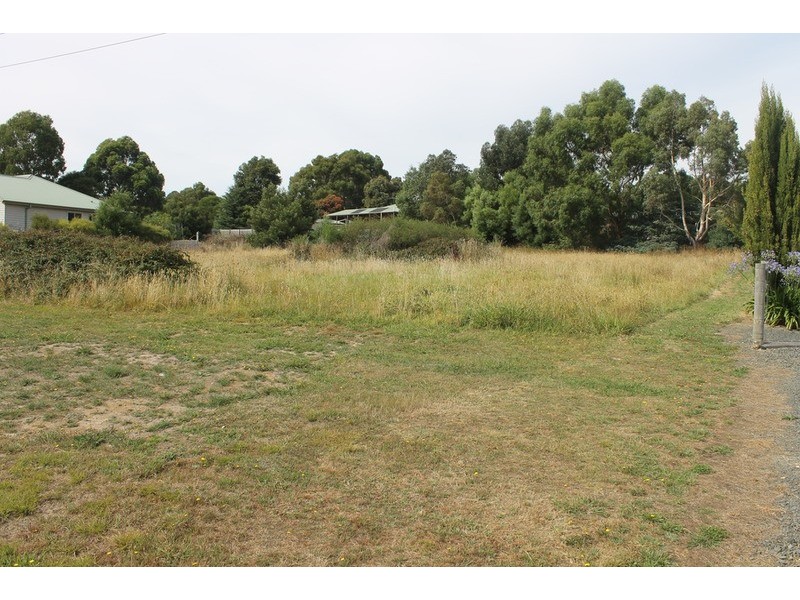 19 Main Street, Gordon VIC 3345