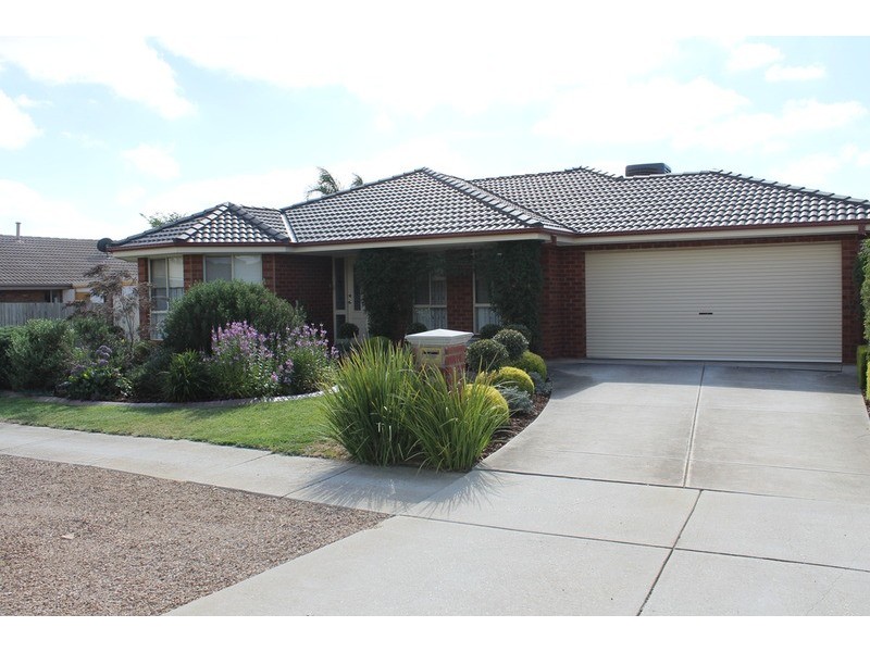 2 Davison Court, Maddingley VIC 3340