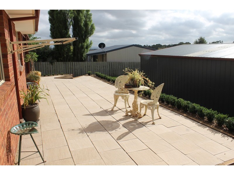 2 Davison Court, Maddingley VIC 3340