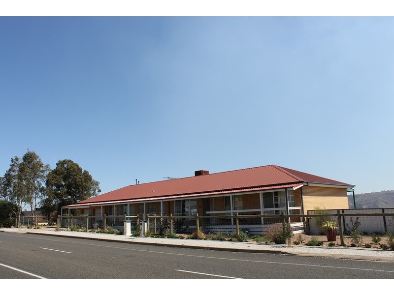 111 Underbank Boulevard, Bacchus Marsh VIC 3340