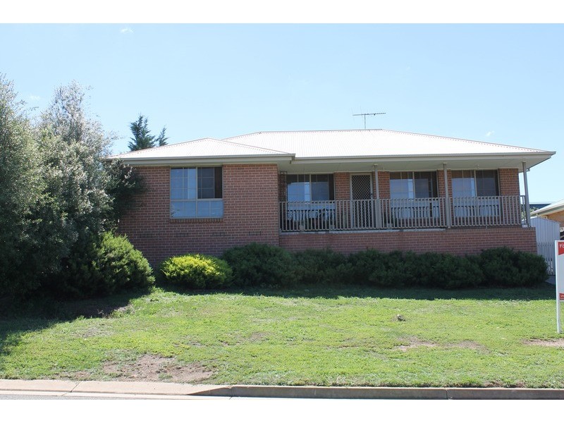 12 Lewis Street, Bacchus Marsh VIC 3340