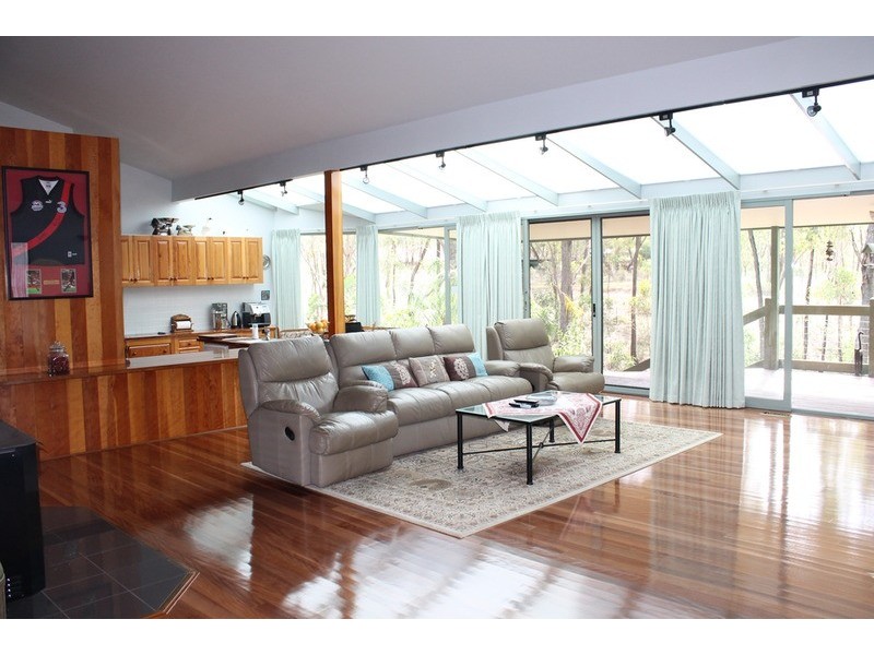 9 Redbox Court, Long Forest VIC 3340
